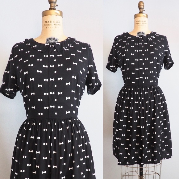 Modcloth Dresses & Skirts - Cute H&M collared bow print skater dress